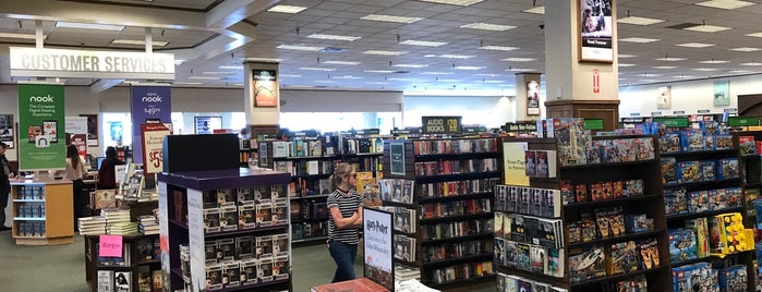 Barnes & Noble is one of Guadalupeさんのお気に入りスポット.