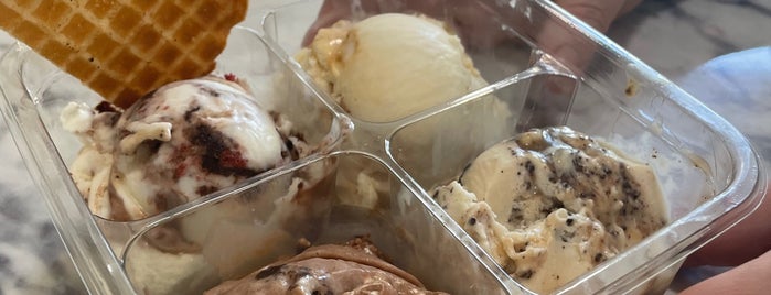 Lucy Boone Ice Cream is one of Lugares favoritos de Plwm.
