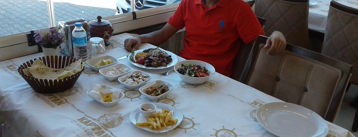 Kaptan Et Balık Restaurant is one of Lugares favoritos de Erdi.