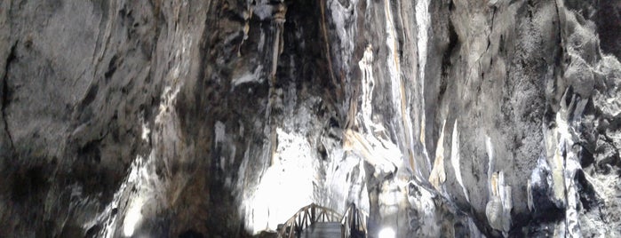 İnaltı Mağarası is one of Orte, die Erdi gefallen.
