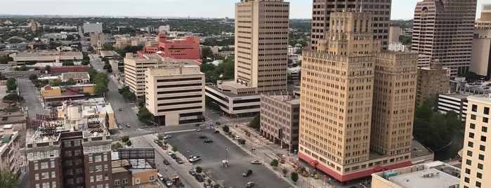 The Plaza Club is one of Lugares favoritos de Trevor.