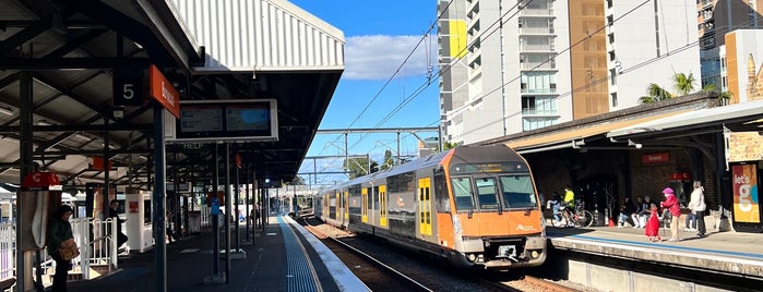 Platforms 4 & 5 is one of CityRail Stations.