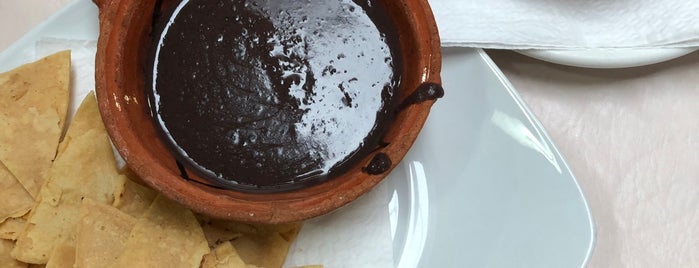 Las Cazuelas De La Abuela is one of ¡Restaurantazos!.