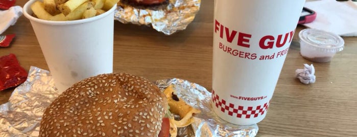Five Guys is one of Fernando DJさんのお気に入りスポット.