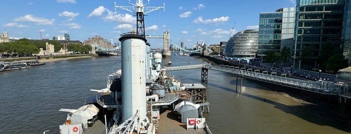 HMS Belfast is one of Londýn.