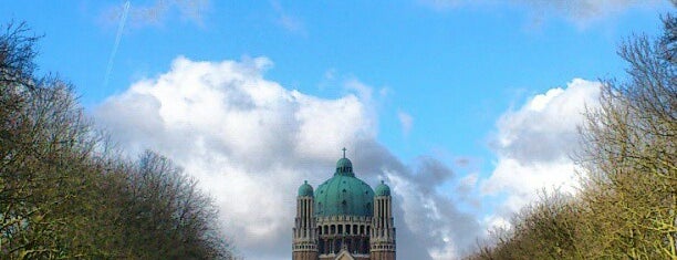 Basílica nacional del Sagrado Corazón de Koekelberg is one of Bruxelas, Belgica.