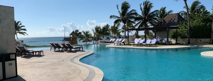 Pool View The Sea is one of Tempat yang Disukai Antonio.