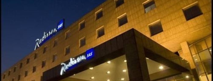 Radisson Blu Conference & Airport Hotel, Istanbul is one of Locais salvos de Oğuzhan.