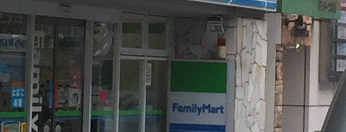 FamilyMart is one of コンビニその２.