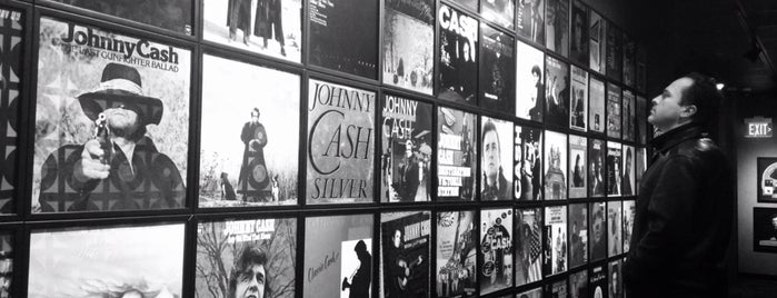 Johnny Cash Museum and Bongo Java Cafe is one of Lugares favoritos de Lesley.