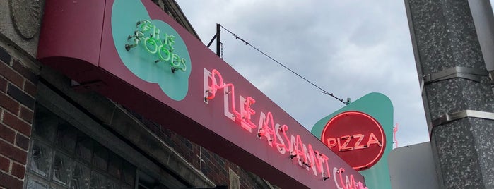 Pleasant Cafe is one of Boston Pizza.