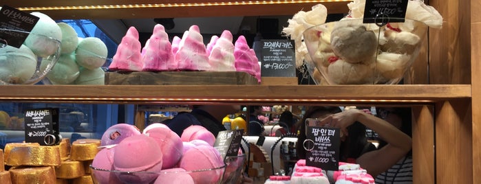 LUSH is one of 홍대.