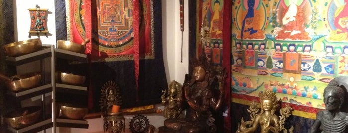 Himalayan Art & Handicraft is one of Posti che sono piaciuti a Ted.