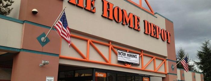 The Home Depot is one of Adamさんのお気に入りスポット.
