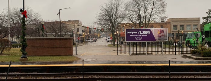 Metra - Crystal Lake is one of Angela’s Liked Places.