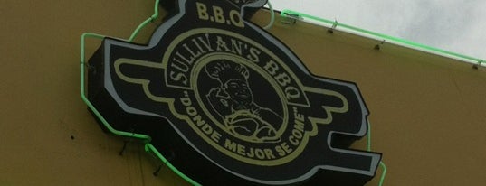 Sullivan's BBQ is one of สถานที่ที่ Aran ถูกใจ.