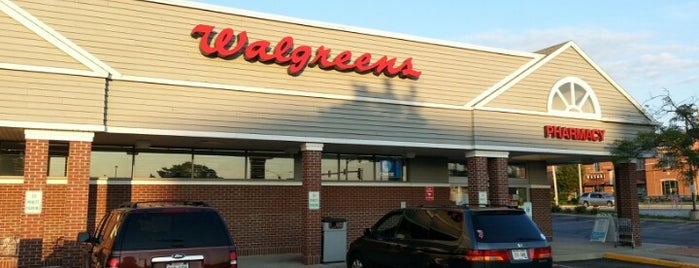 Walgreens is one of Locais curtidos por Shyloh.
