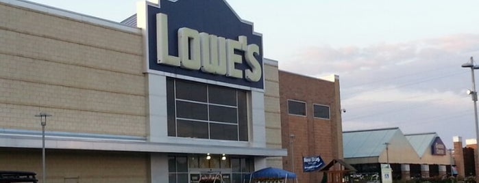 Lowe's is one of สถานที่ที่ Curtis ถูกใจ.