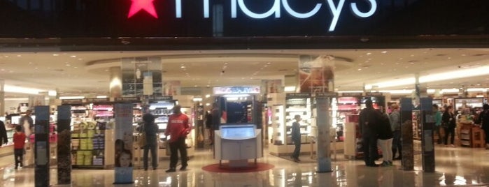 Macy's is one of Vasundharaさんのお気に入りスポット.