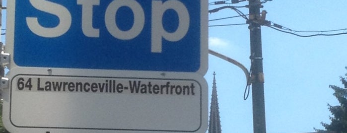Bus Stop Walnut & Negley is one of Lugares favoritos de Jonathan.