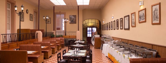 Restaurant Casa Blanca is one of Locais curtidos por Kbito.