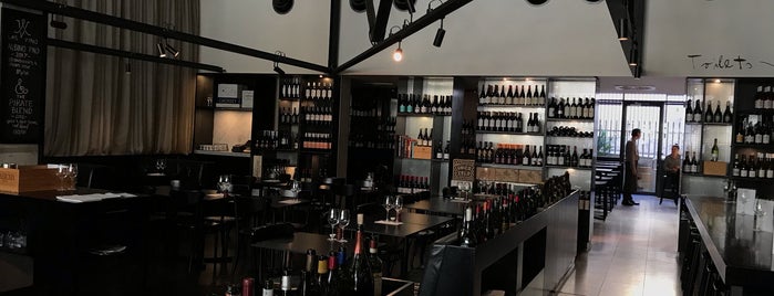 Shadow Wine Bar is one of Lugares favoritos de Max.