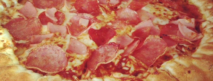 Domino's Pizza is one of สถานที่ที่ Arturo ถูกใจ.