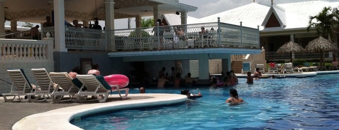 Riu Negril Swim Up Bar is one of Lugares favoritos de Ameshia.