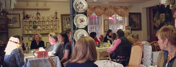 Sally Lunn's Restaurant & Tearoom is one of Lugares favoritos de Neil.