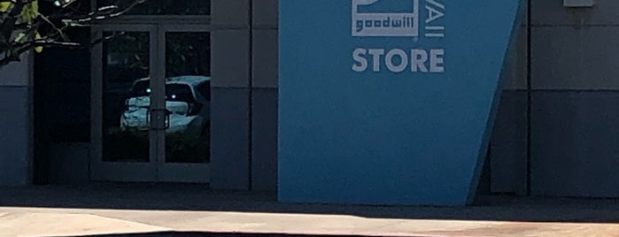 Goodwill Kapolei Store is one of Lieux qui ont plu à Ron.