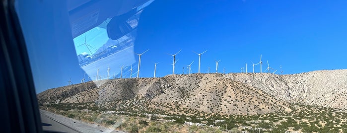 White Spinning Windmills is one of Orte, die edward gefallen.