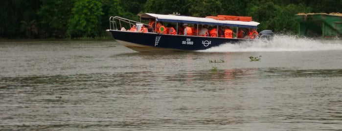 Les Rives | Luxury Saigon River Tours Operator is one of Orte, die Matteo gefallen.