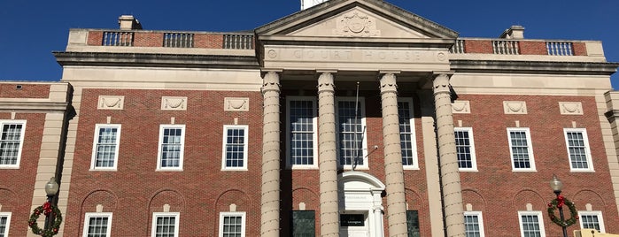 Historic Truman Courthouse is one of Lieux qui ont plu à John.