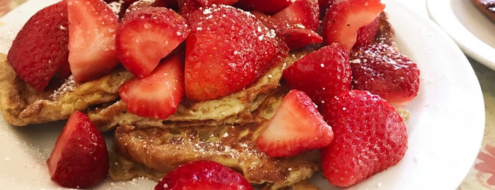 Chloe's Café is one of The 15 Best Places for Strawberries in San Francisco.