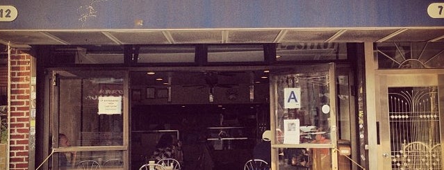 Astoria Bagel Shop is one of Tempat yang Disimpan Justin.