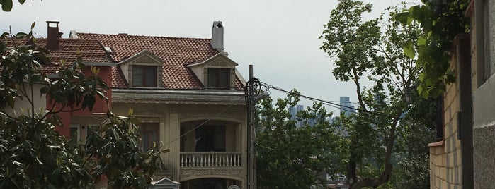 Mihrişah Sultan Cami is one of İbadethane.