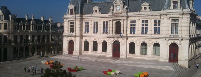 Place Maréchal Leclerc is one of Guide to Poitiers's best spots.