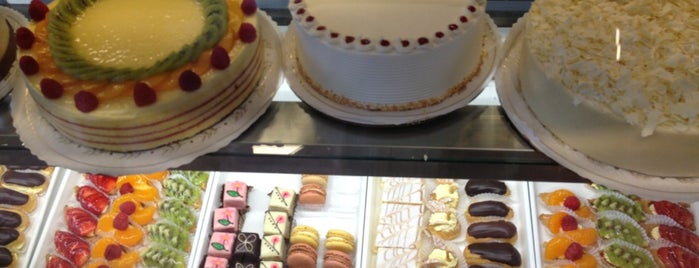 Stella's Bakery is one of Markさんの保存済みスポット.