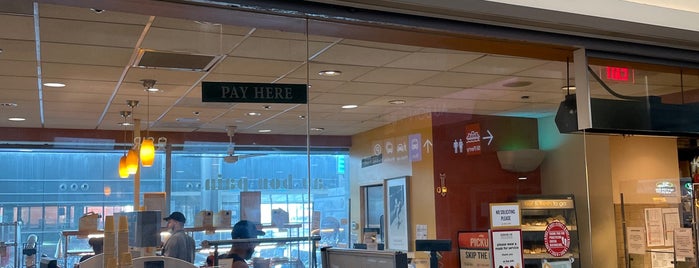 Au Bon Pain is one of si ferry.