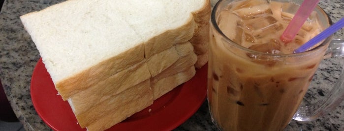 Kedai Kopi Fook Yuen 富源茶餐室 is one of Food Hunting ♥ Borneo.