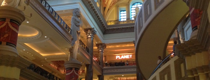 Caesars Palace - Forum Tower is one of Tempat yang Disukai Lanza.