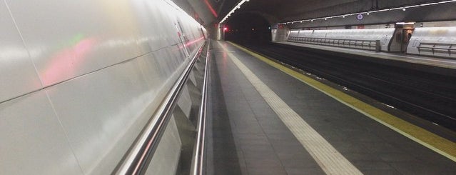 Metro Laguna is one of Paradas de Metro en Madrid.
