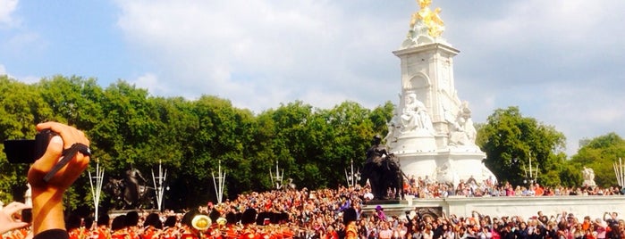 Buckingham Palace is one of London 2014.