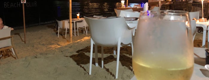 The Beach Club Bar & Grill is one of Samui.