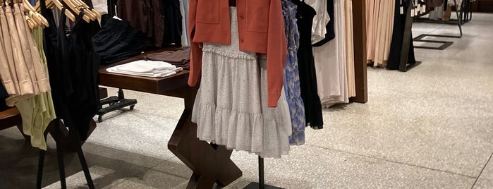 Aritzia is one of van+sea+portlandia.