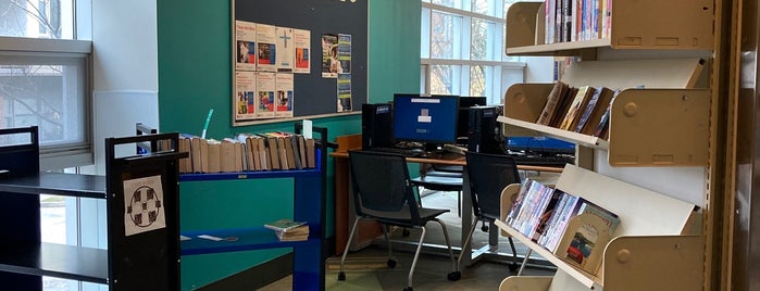 Mount Pleasant Branch - Vancouver Public Library is one of สถานที่ที่ Misty ถูกใจ.