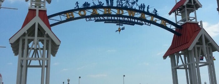 Ocean City Boardwalk is one of Lugares favoritos de George.