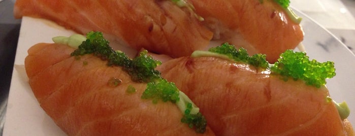 Kamon japonés y sushi is one of Locais curtidos por Pau.