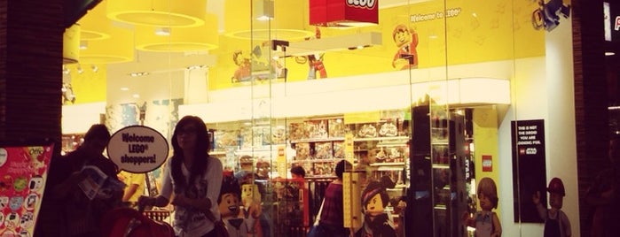 LEGO Store is one of marizka'nın Beğendiği Mekanlar.