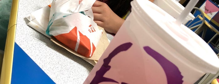 Taco Bell is one of Holly : понравившиеся места.